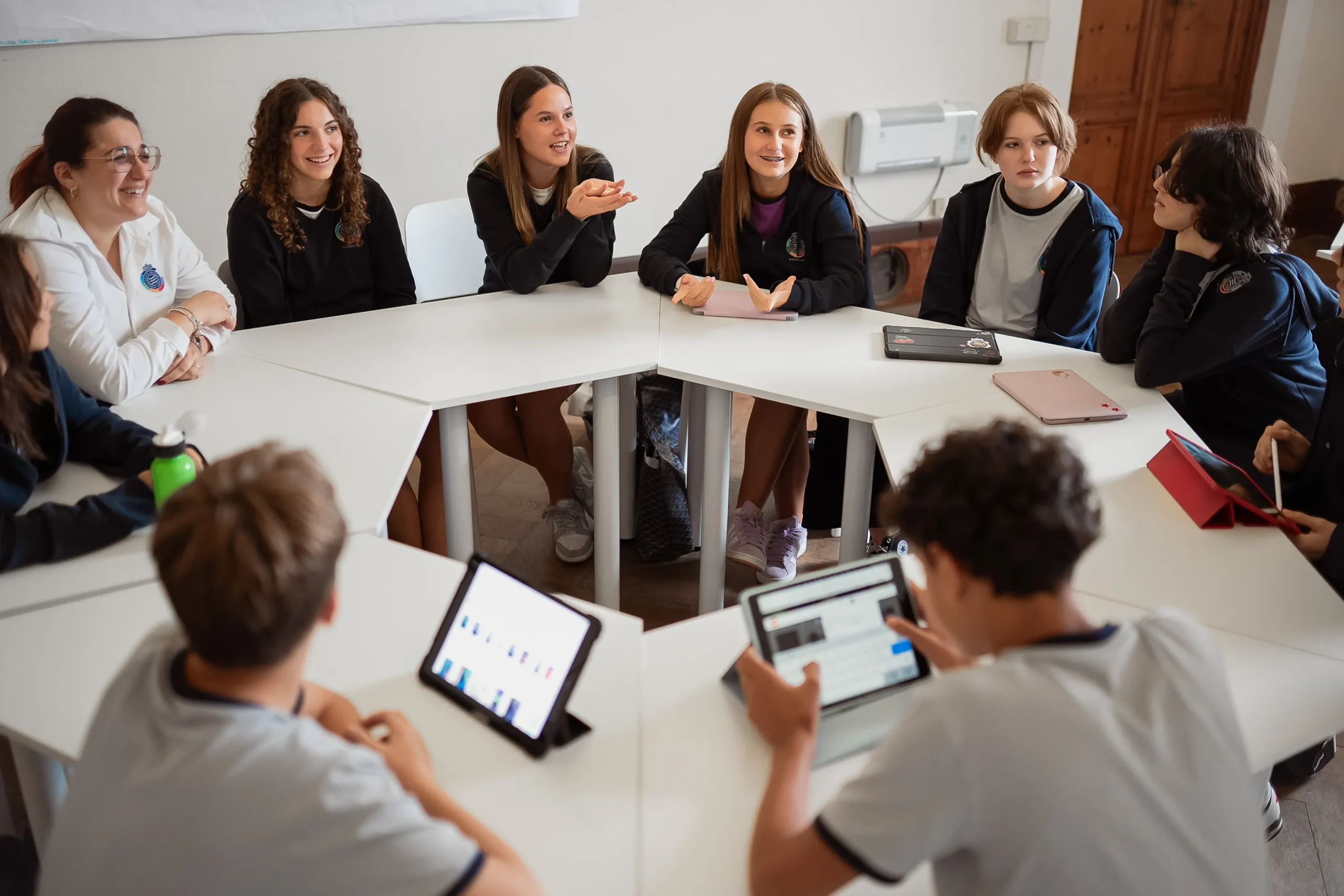 Students studying together on campus during the EIS Versilia trimester program